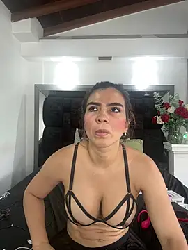 Arianna Jones1 online show from May 23, 9:25 pm