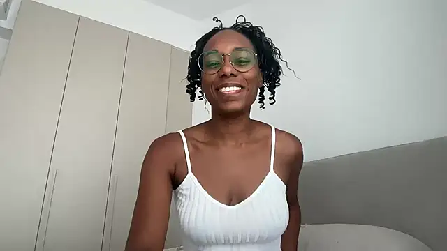 Snapshot of smileybabe chatting on July 18, 7:39 am smileybabe online show from July 18, 7:39 am