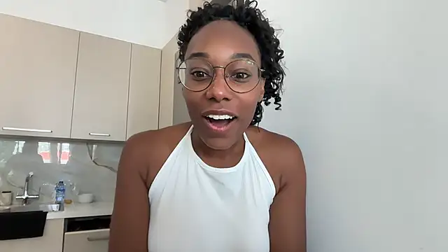 Snapshot of smileybabe chatting on July 12, 8:48 am smileybabe online show from July 12, 8:48 am