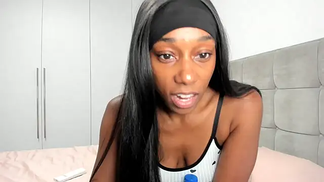 Snapshot of smileybabe chatting on October 2, 5:38 pm smileybabe online show from October 2, 5:38 pm