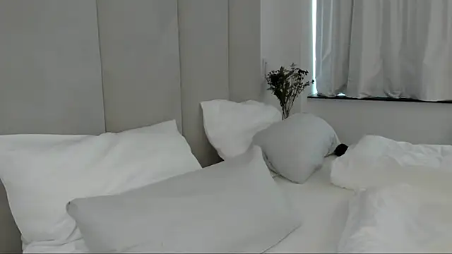 Snapshot of smileybabe chatting on February 27, 8:02 am smileybabe online show from February 27, 8:02 am