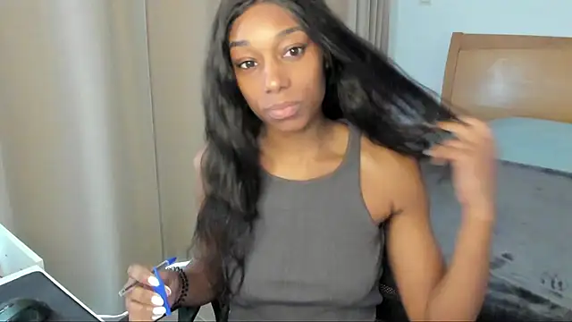 Snapshot of smileybabe chatting on March 6, 7:03 am smileybabe online show from March 6, 7:03 am