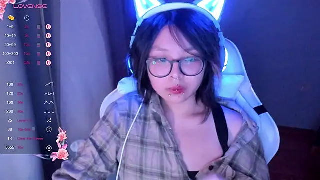 maydaykimmy online show from December 19, 9:50 pm