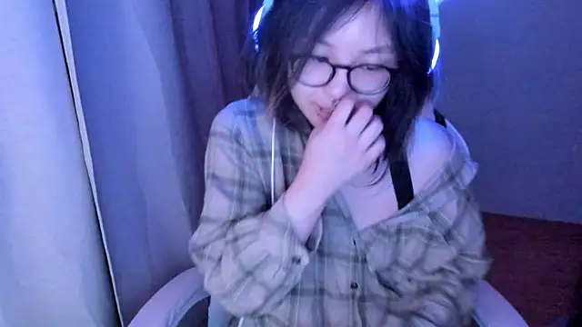 maydaykimmy online show from May 22, 9:13 pm