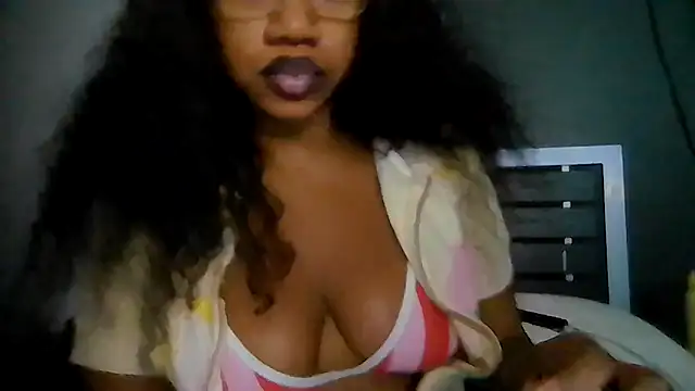 Snapshot of goddessdaisysky chatting on June 18, 5:39 am goddessdaisysky online show from June 18, 5:39 am