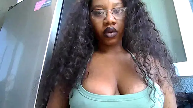 Snapshot of goddessdaisysky chatting on June 12, 3:32 pm goddessdaisysky online show from June 12, 3:32 pm