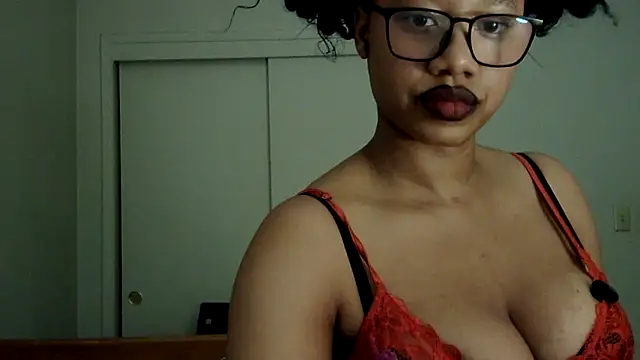 Snapshot of goddessdaisysky chatting on January 12, 12:28 am goddessdaisysky online show from January 12, 12:28 am