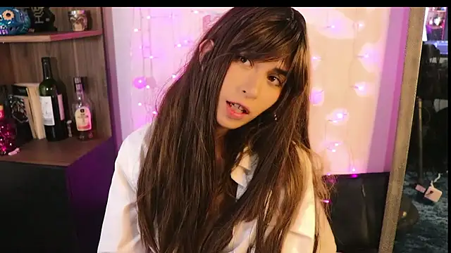 Snapshot of _lucy_white_ chatting on December 9, 2:02 am lucy white online show from December 9, 2:02 am