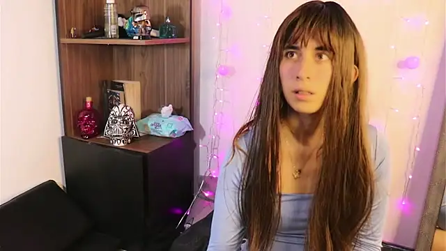 Snapshot of _lucy_white_ chatting on January 13, 2:39 am lucy white online show from January 13, 2:39 am