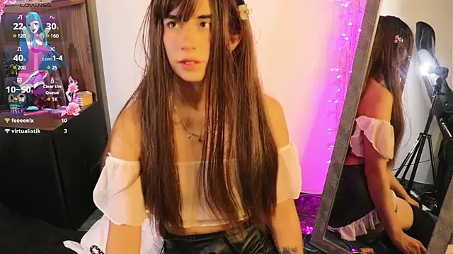 Snapshot of _lucy_white_ chatting on February 22, 3:56 am lucy white online show from February 22, 3:56 am