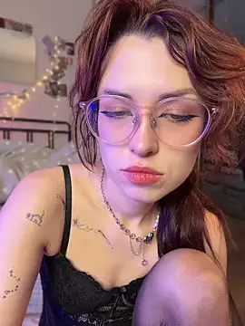 Evangeline Lawrence  online show from May 15, 11:30 am