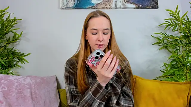 Snapshot of Sweett_Monica chatting on October 8, 1:18 am Sweett Monica online show from October 8, 1:18 am