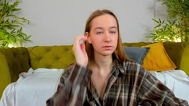 Snapshot of Sweett_Monica chatting on September 22, 12:05 am Sweett Monica online show from September 22, 12:05 am