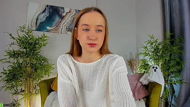 Snapshot of Sweett_Monica chatting on October 30, 1:04 am Sweett Monica online show from October 30, 1:04 am