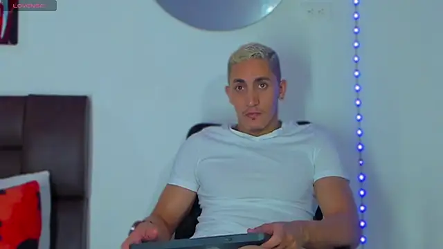 MikeRoss7777 online show from March 16, 10:53 pm