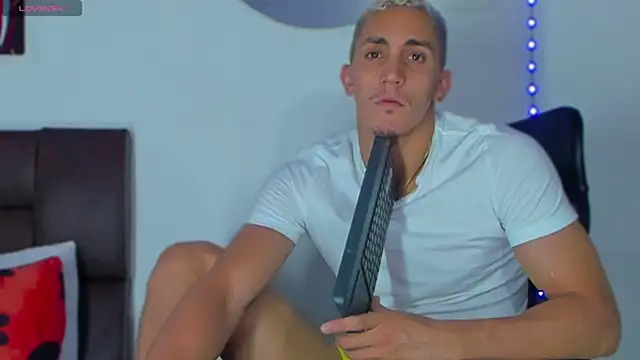 MikeRoss7777 online show from March 17, 8:07 am