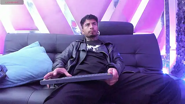 JuanCamiilo 66 online show from May 18, 12:55 am