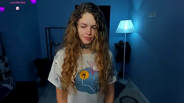 Snapshot of RayaNenlia chatting on October 13, 5:09 am RayaNenlia online show from October 13, 5:09 am