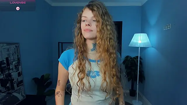 RayaNenlia online show from February 3, 5:05 am