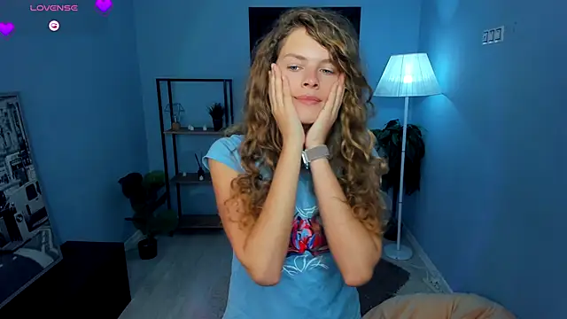 Snapshot of RayaNenlia chatting on October 3, 5:09 am RayaNenlia online show from October 3, 5:09 am