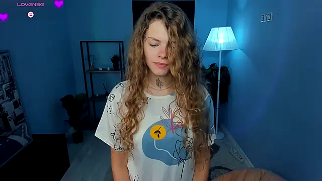 Snapshot of RayaNenlia chatting on September 29, 5:03 am RayaNenlia online show from September 29, 5:03 am