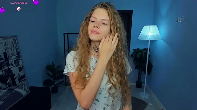 Snapshot of RayaNenlia chatting on October 20, 5:09 am RayaNenlia online show from October 20, 5:09 am