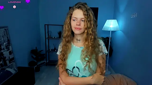 Snapshot of RayaNenlia chatting on October 19, 5:10 am RayaNenlia online show from October 19, 5:10 am