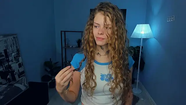 Snapshot of RayaNenlia chatting on October 28, 5:08 am RayaNenlia online show from October 28, 5:08 am