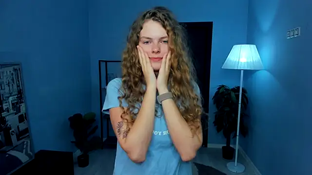 Snapshot of RayaNenlia chatting on November 30, 5:08 am RayaNenlia online show from November 30, 5:08 am