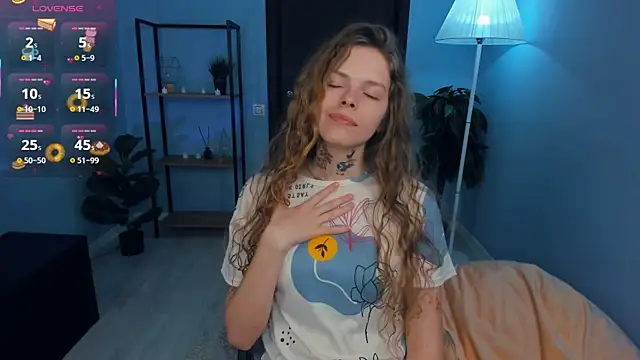 Snapshot of RayaNenlia chatting on March 19, 8:12 am RayaNenlia online show from March 19, 8:12 am