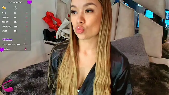 Natalyefoster online show from November 21, 6:51 pm