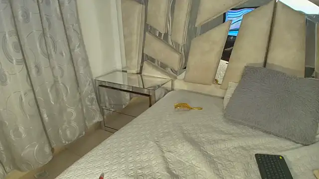 Natalyefoster online show from April 14, 7:19 pm