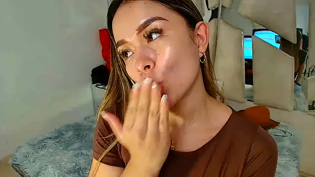 Natalyefoster online show from February 9, 6:06 pm