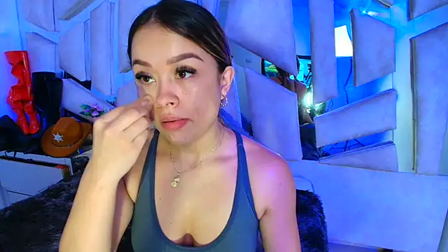 Natalyefoster online show from February 19, 5:10 pm