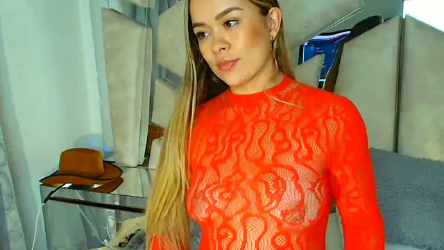 Snapshot of Natalyefoster chatting on May 4, 8:11 pm Natalyefoster online show from May 4, 8:11 pm