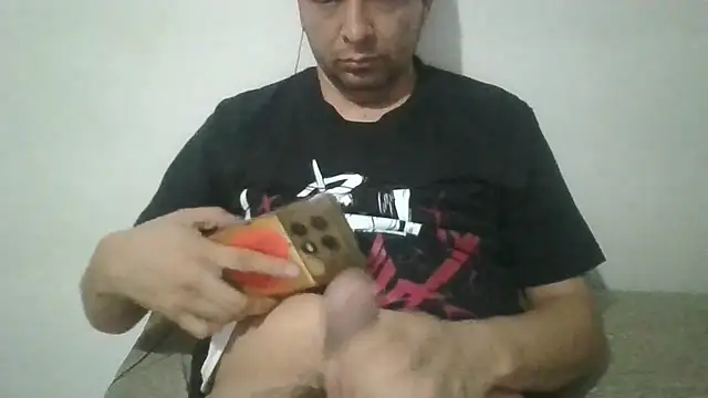 Snapshot of angeljz4 chatting on May 5, 4:26 am angeljz4 online show from May 5, 4:26 am