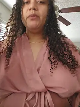 Snapshot of honeeyyy_pot chatting on February 9, 11:14 pm honeeyyy pot online show from February 9, 11:14 pm