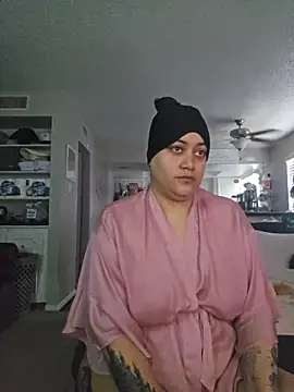 Snapshot of honeeyyy_pot chatting on November 1, 7:30 pm honeeyyy pot online show from November 1, 7:30 pm