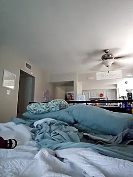 Snapshot of honeeyyy_pot chatting on October 2, 6:33 pm honeeyyy pot online show from October 2, 6:33 pm