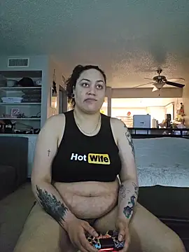 Snapshot of honeeyyy_pot chatting on February 1, 1:04 am honeeyyy pot online show from February 1, 1:04 am