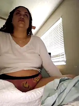 Snapshot of honeeyyy_pot chatting on October 5, 5:58 pm honeeyyy pot online show from October 5, 5:58 pm