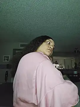 Snapshot of honeeyyy_pot chatting on November 17, 7:12 am honeeyyy pot online show from November 17, 7:12 am