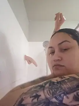 Snapshot of honeeyyy_pot chatting on September 13, 2:33 am honeeyyy pot online show from September 13, 2:33 am