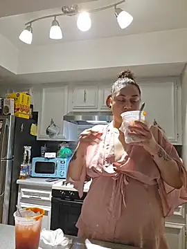 Snapshot of honeeyyy_pot chatting on February 8, 10:02 am honeeyyy pot online show from February 8, 10:02 am