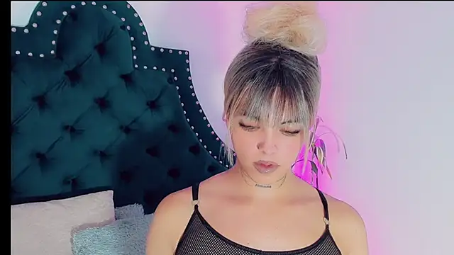 Emmaa Saenz  online show from February 27, 12:36 am