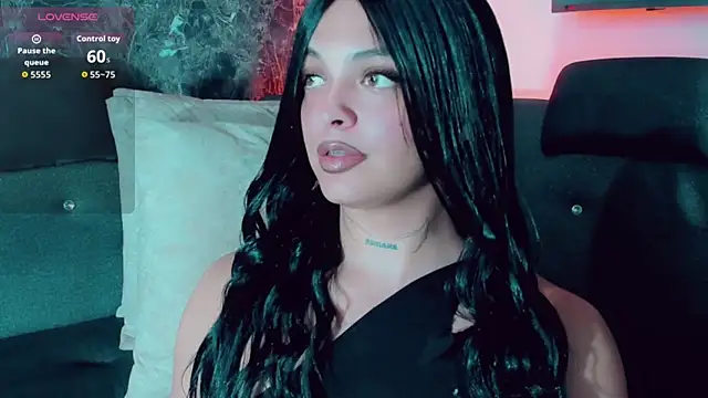 Snapshot of Emmaa_Saenz_ chatting on June 8, 1:28 am Emmaa Saenz online show from June 8, 1:28 am
