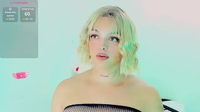 Emmaa Saenz  online show from April 8, 10:00 pm