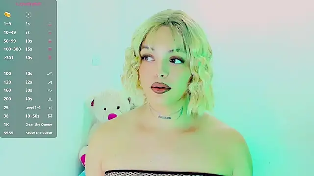 Emmaa Saenz  online show from March 9, 10:13 pm