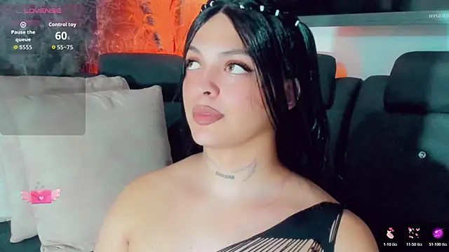 Emmaa Saenz  online show from May 31, 10:10 pm