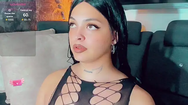Emmaa Saenz  online show from May 29, 10:05 pm